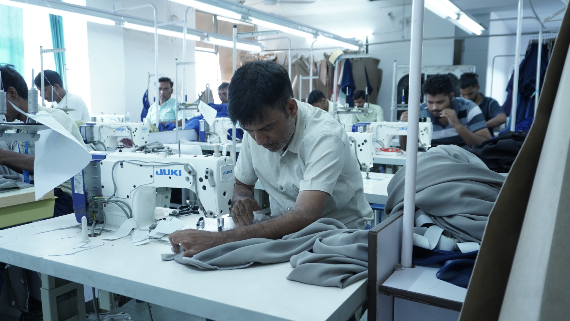 Why Best Fashion Brands Work with Dedicated Supply Chain Partners